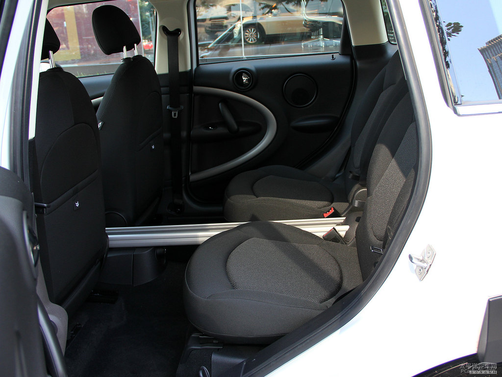 ˮyMINI COUNTRYMAN{˿ggDƬ