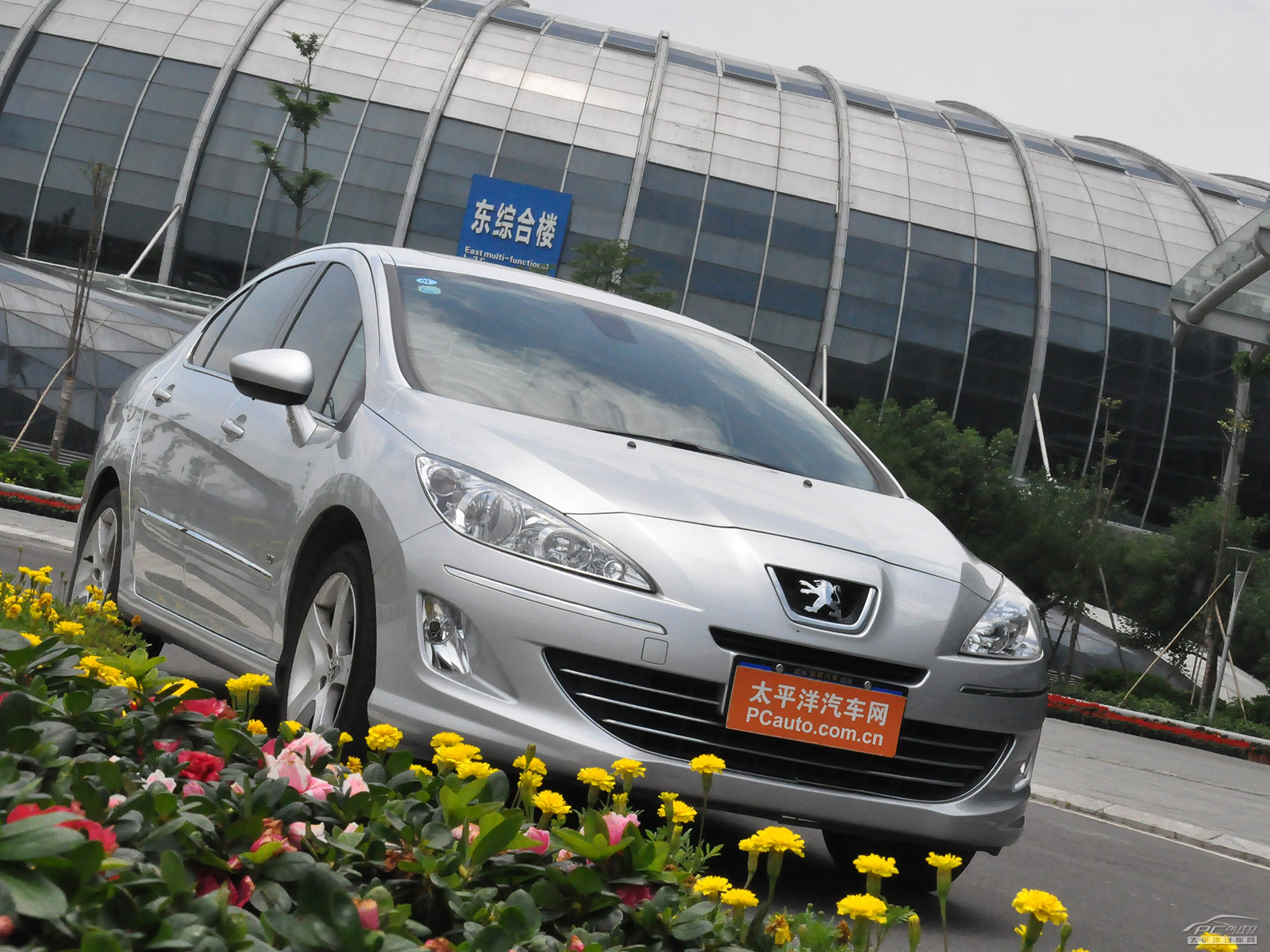 標(biāo)致408外觀高清大圖