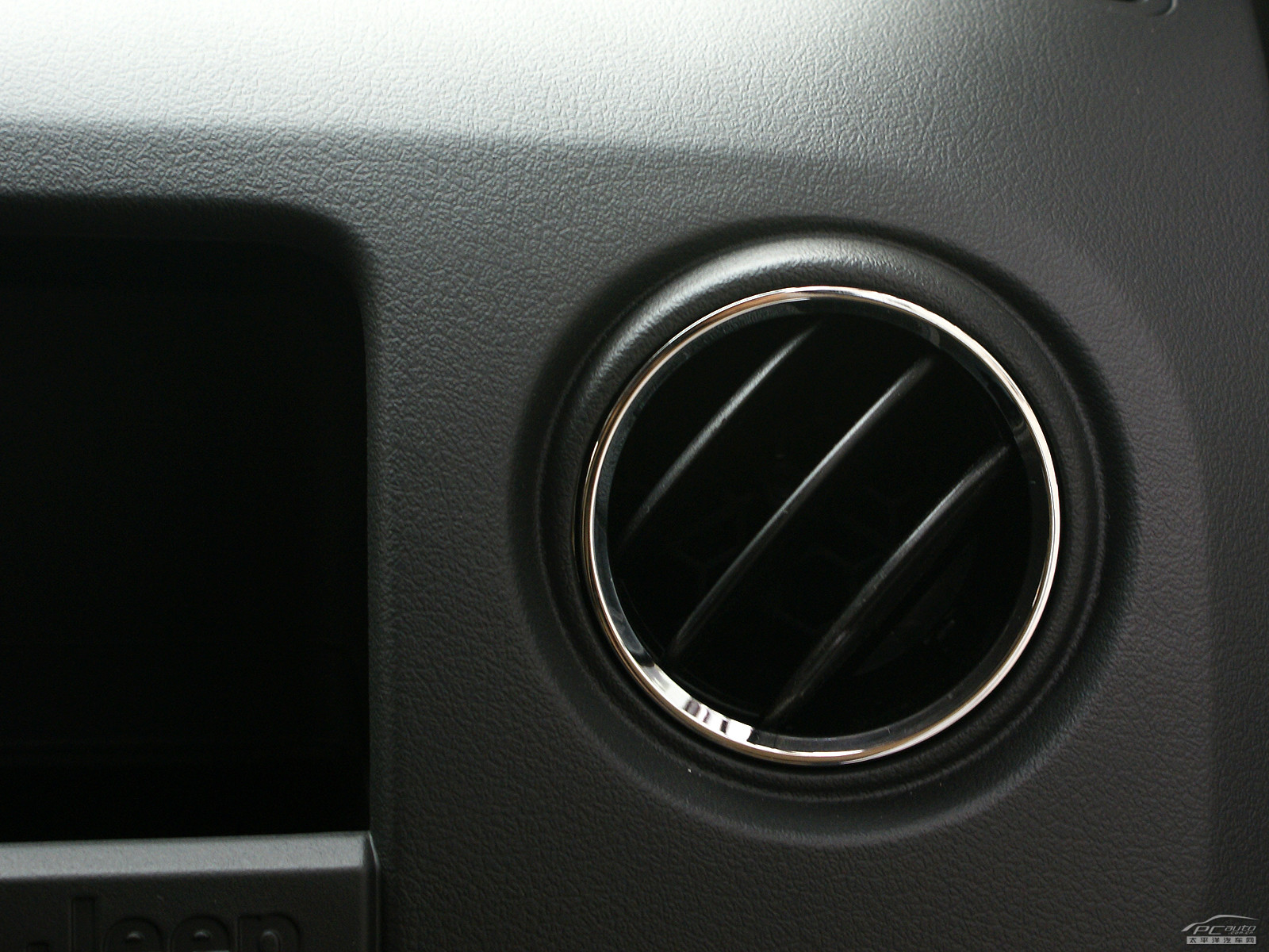 指南者(進(jìn)口)內(nèi)飾高清大圖