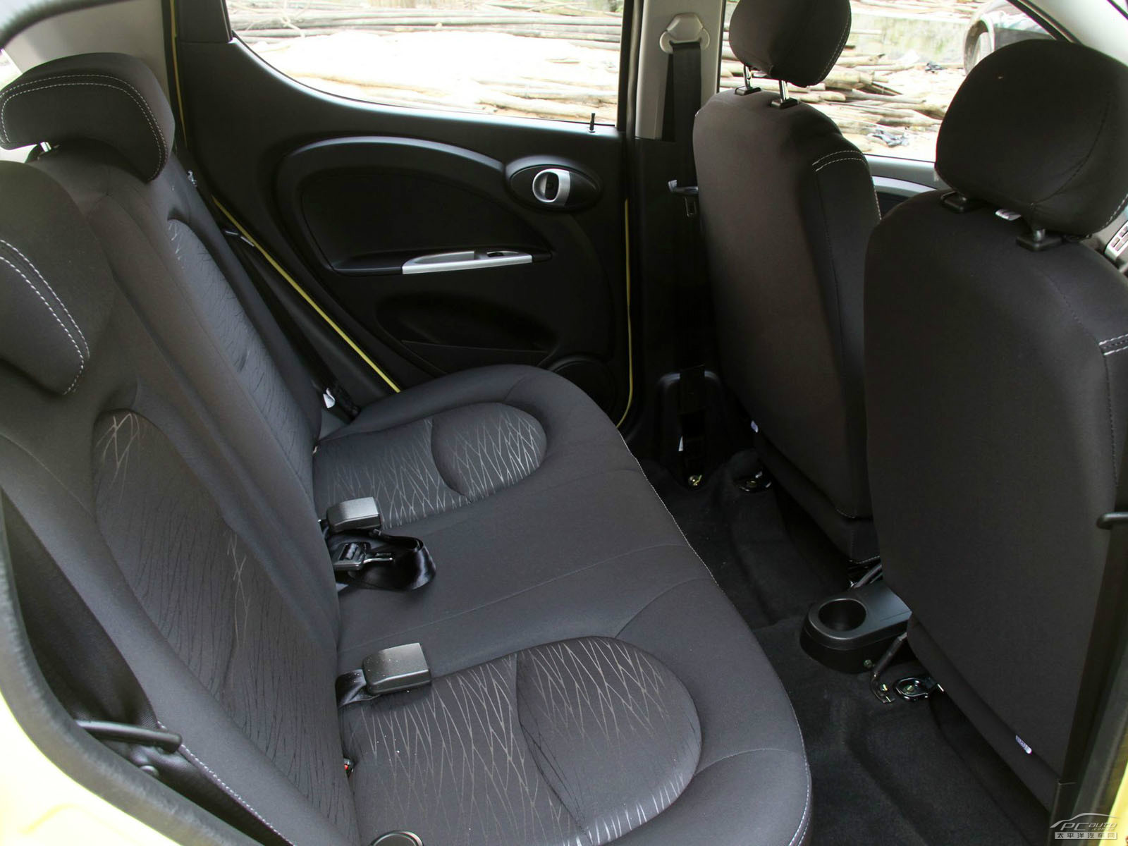 奔奔Mini內(nèi)飾高清大圖