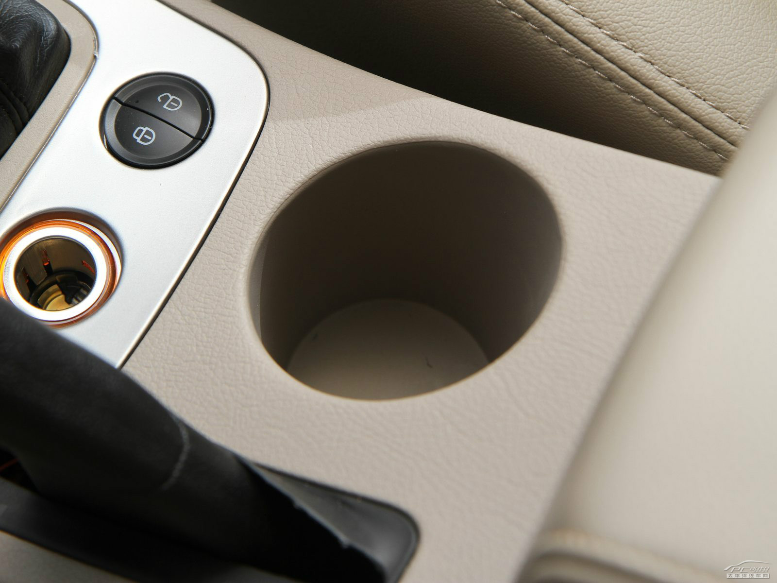 吉利GX7空間高清大圖