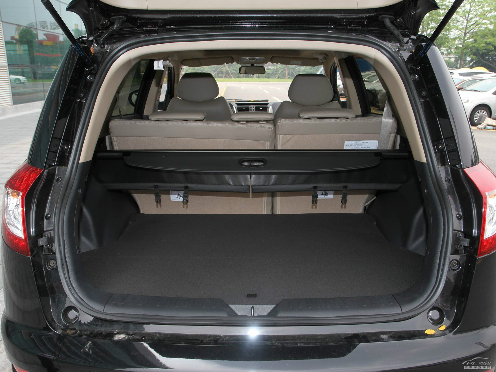 吉利GX7空間高清大圖