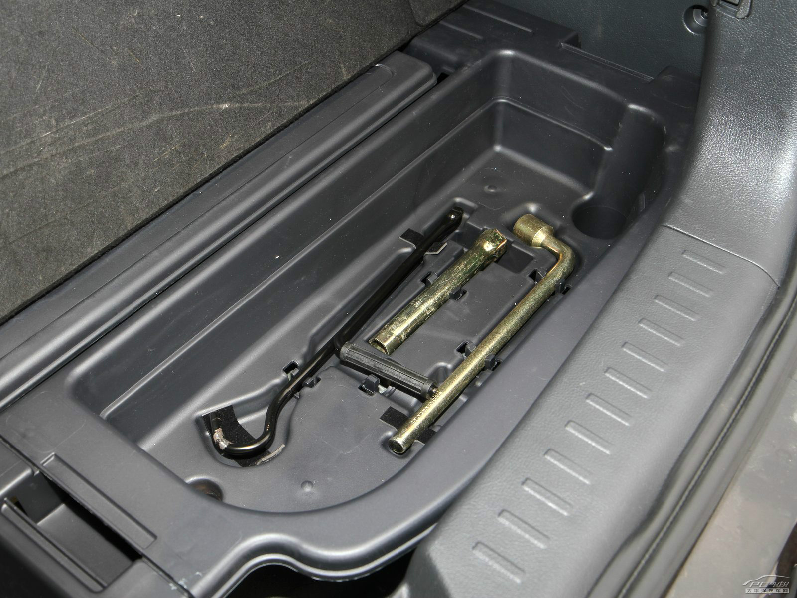 吉利GX7空間高清大圖