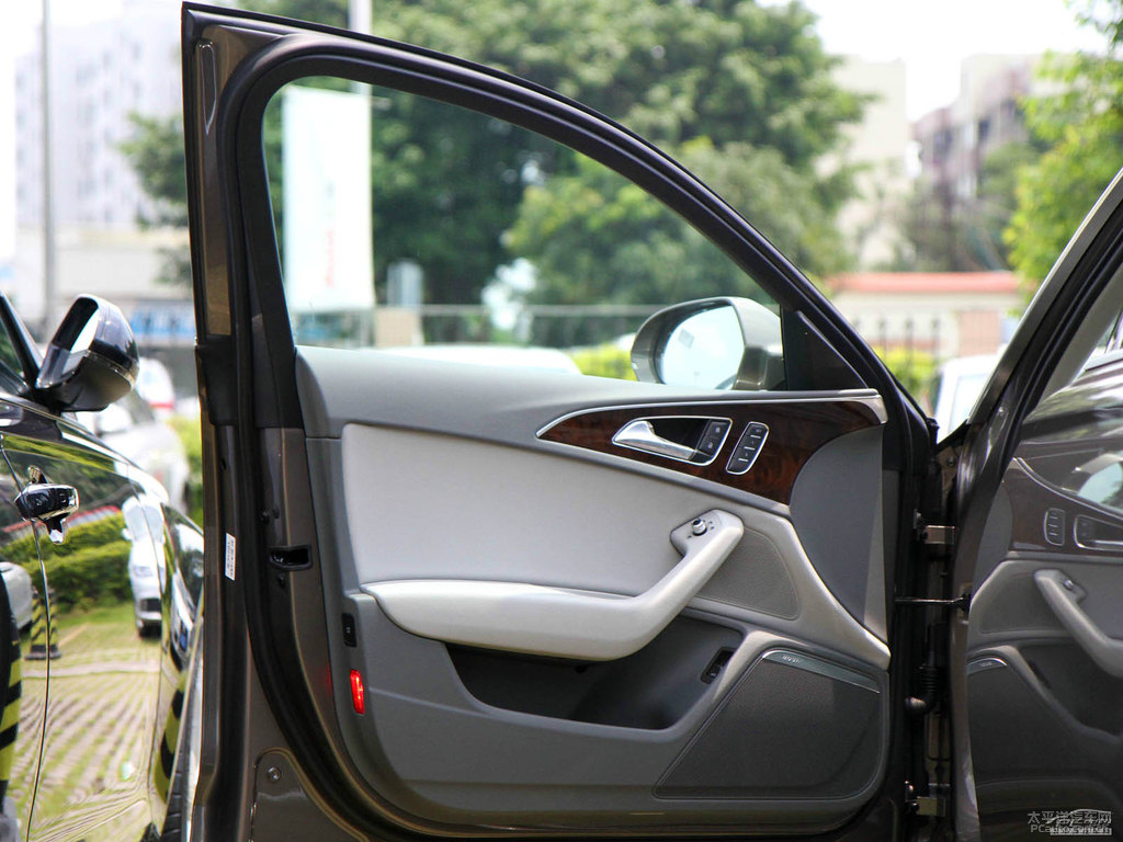 達(dá)科塔灰奧迪A6L車廂內(nèi)飾圖片