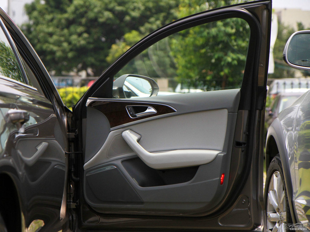 達(dá)科塔灰奧迪A6L車廂內(nèi)飾圖片