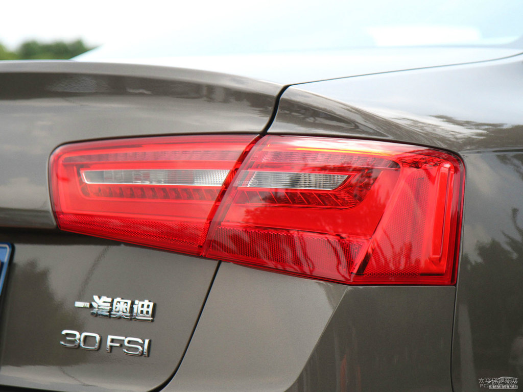 達(dá)科塔灰?jiàn)W迪A6L車尾外觀圖片