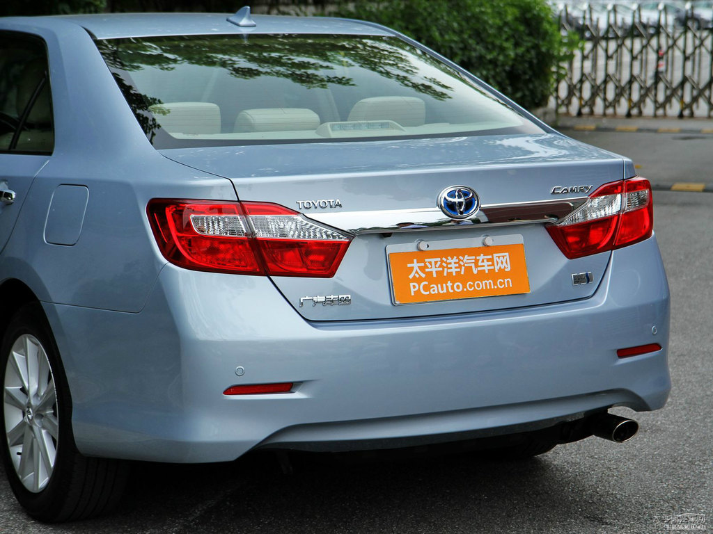 冰鉆藍(lán)凱美瑞車尾外觀圖片