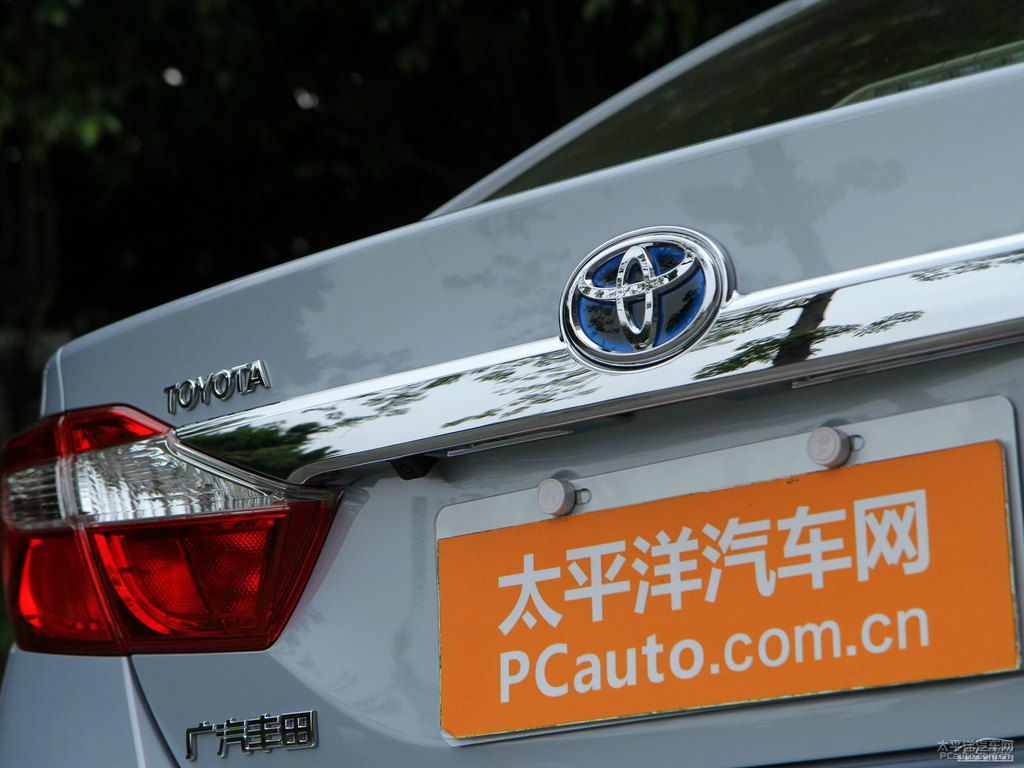 冰鉆藍(lán)凱美瑞車(chē)尾外觀圖片