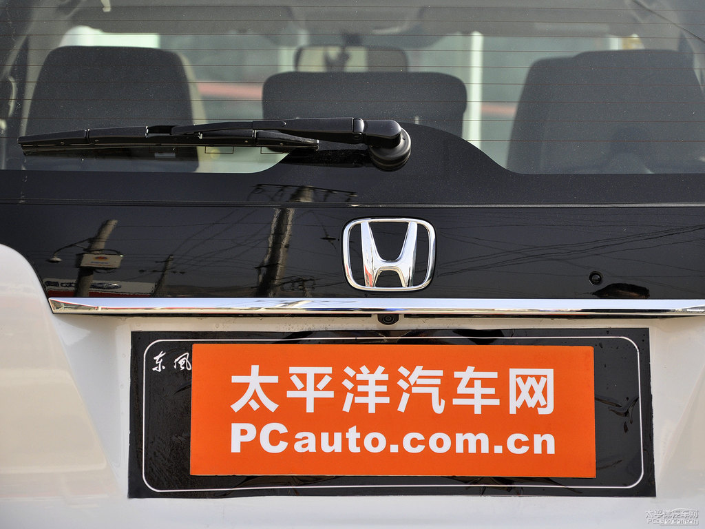 塔夫綢白本田CR-V車尾外觀圖片