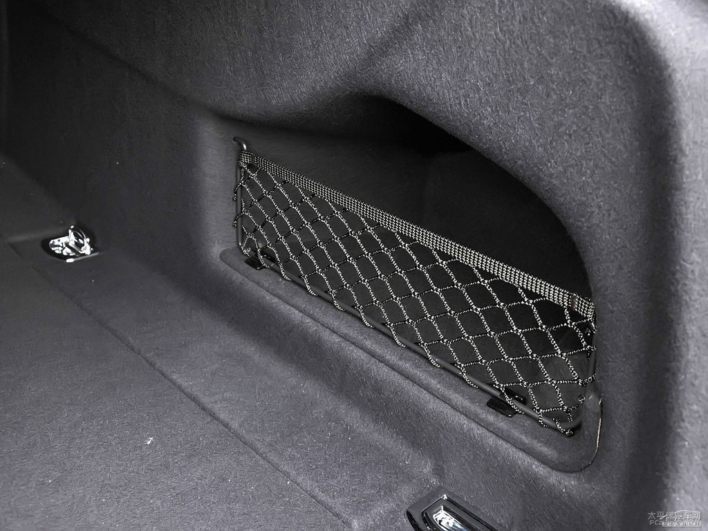 達科塔灰奧迪A6L后備廂空間圖片