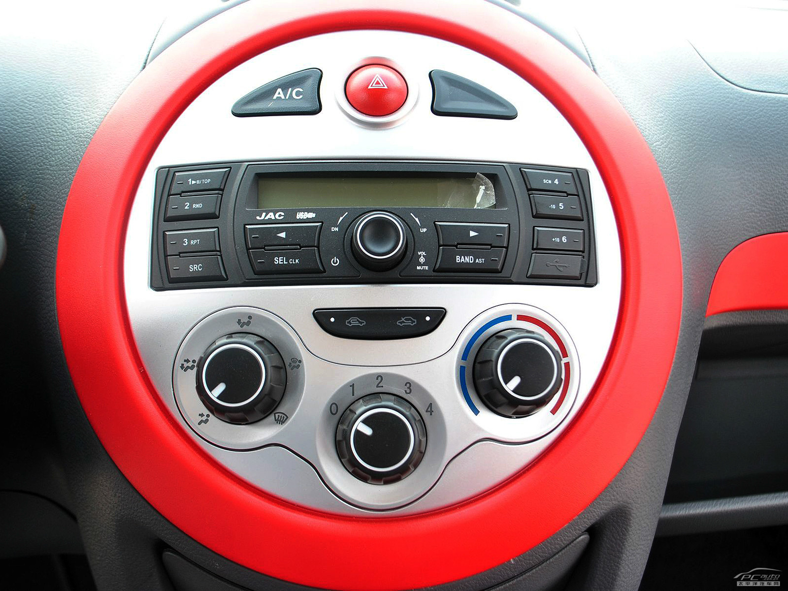 悅悅內(nèi)飾高清大圖