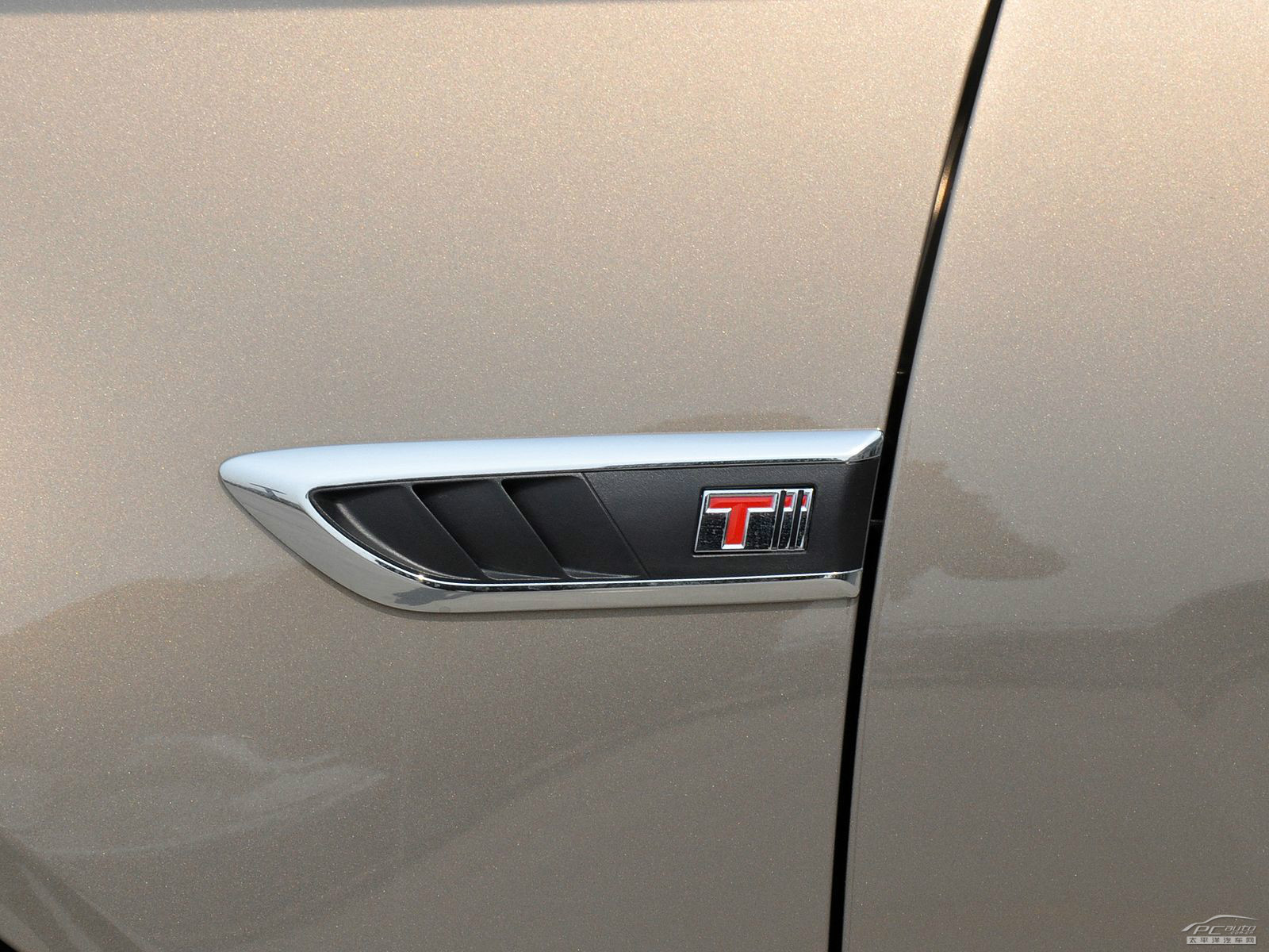 君威外觀高清大圖