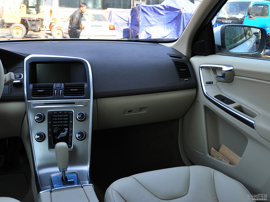 ѩ֠XC60(M(jn))(ni)DƬ