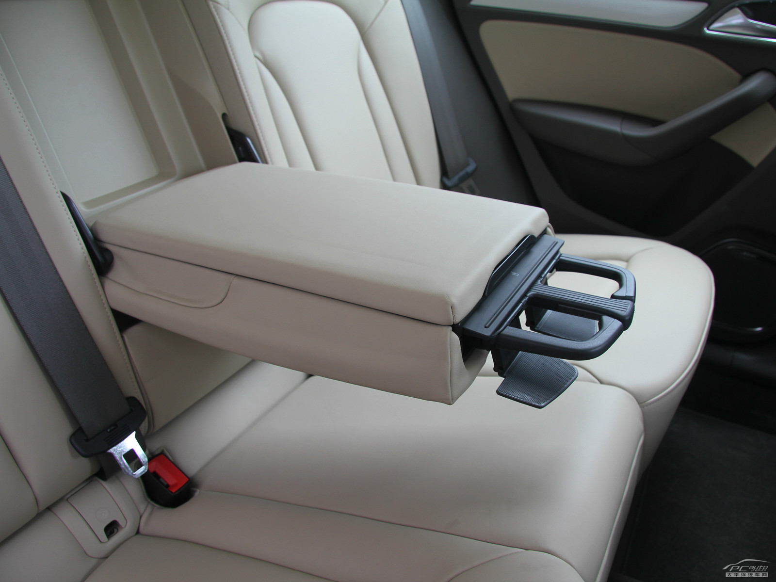 奧迪Q3(進(jìn)口)空間高清大圖