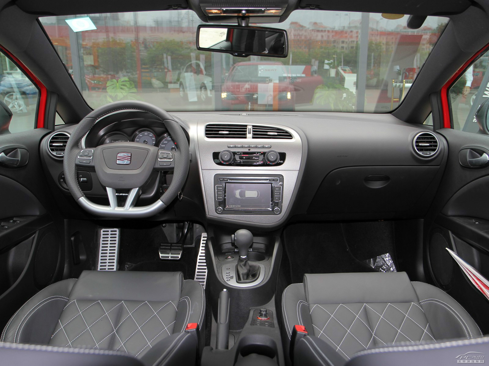 西雅特Leon內(nèi)飾高清大圖