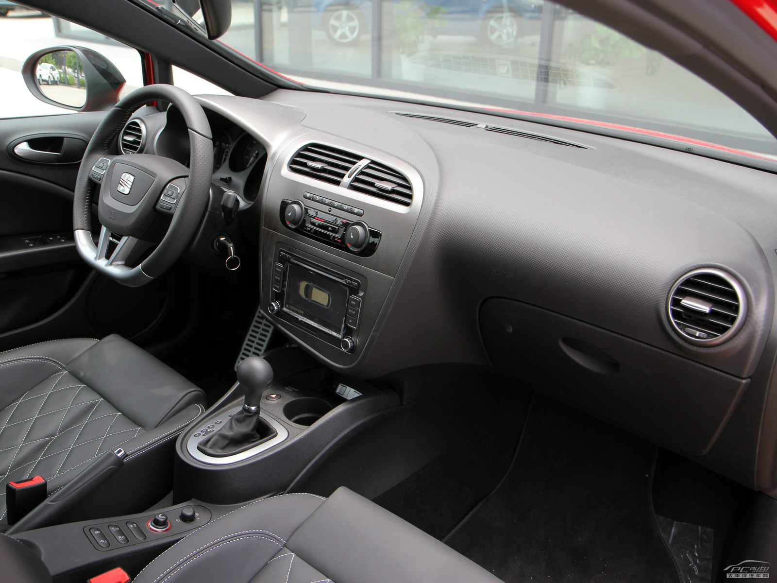 西雅特Leon內(nèi)飾高清大圖