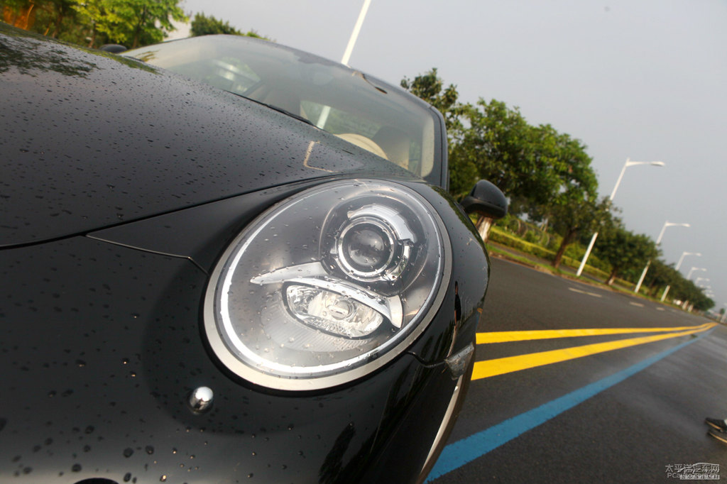 競速黃保時捷911車頭外觀圖片