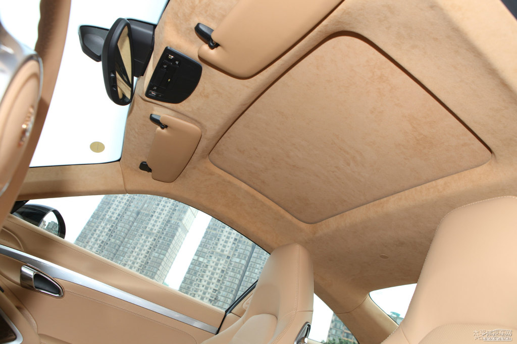 競速黃保時捷911車廂內(nèi)飾圖片