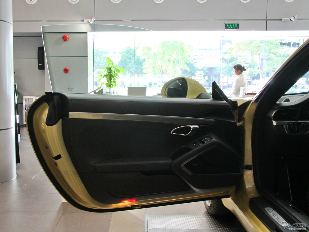 檸檬金保時(shí)捷911車廂內(nèi)飾圖片