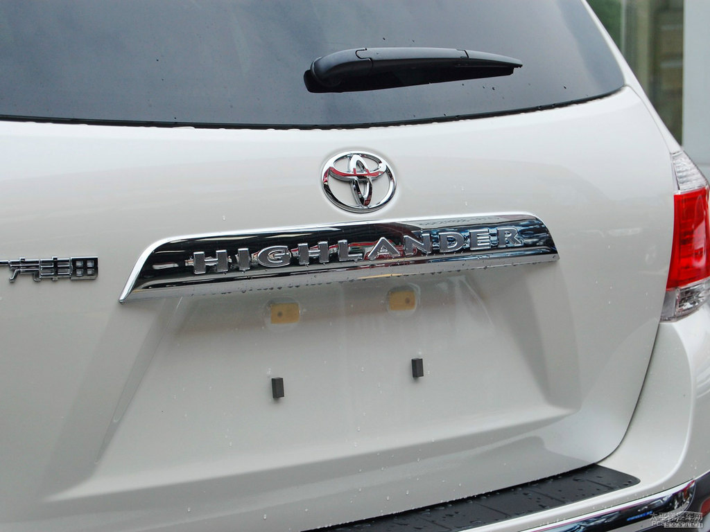 珍珠白漢蘭達(dá)車尾外觀圖片