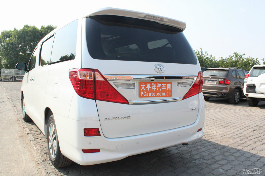 珍珠白色埃爾法車尾外觀圖片