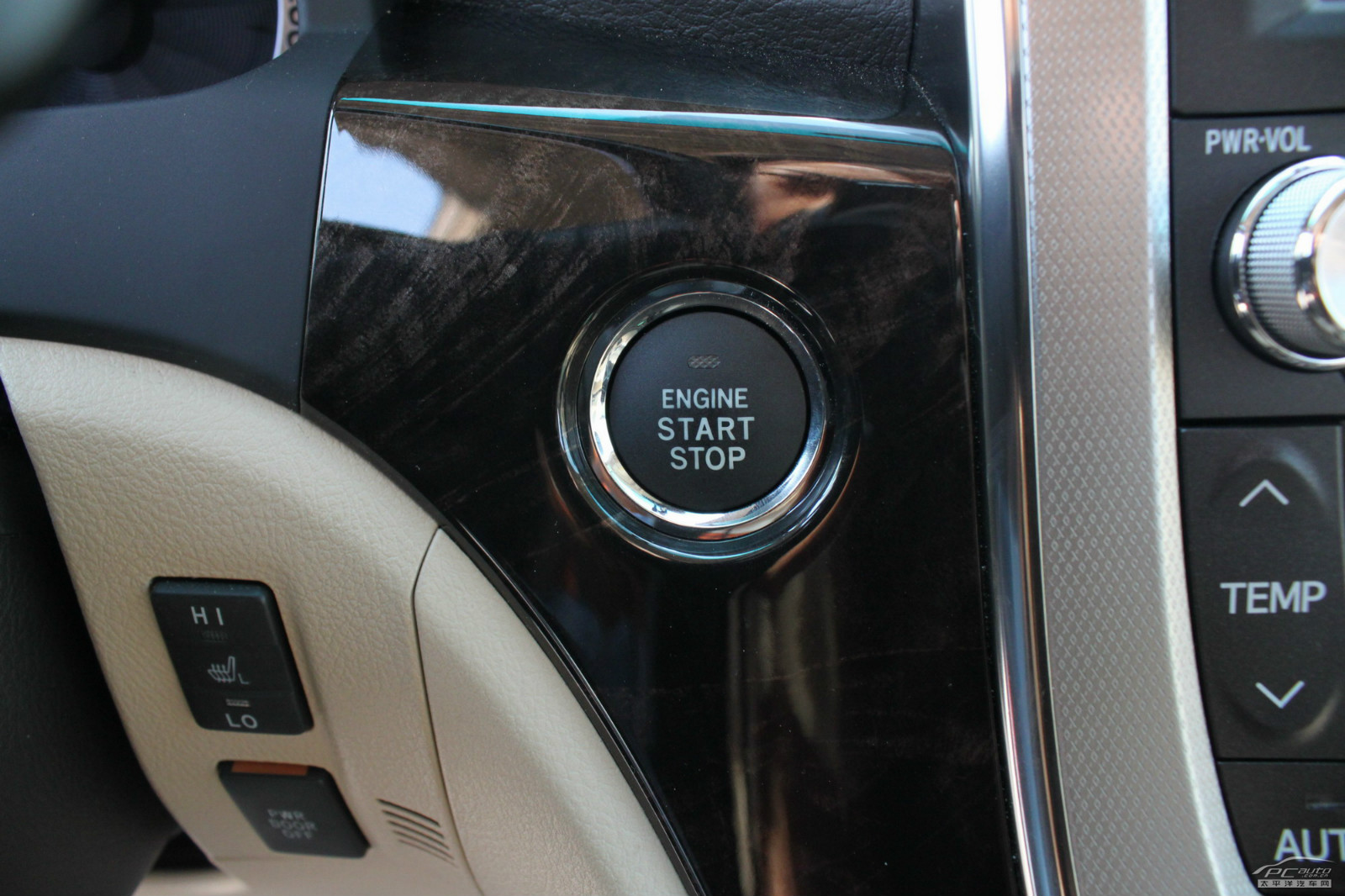 埃爾法內(nèi)飾高清大圖