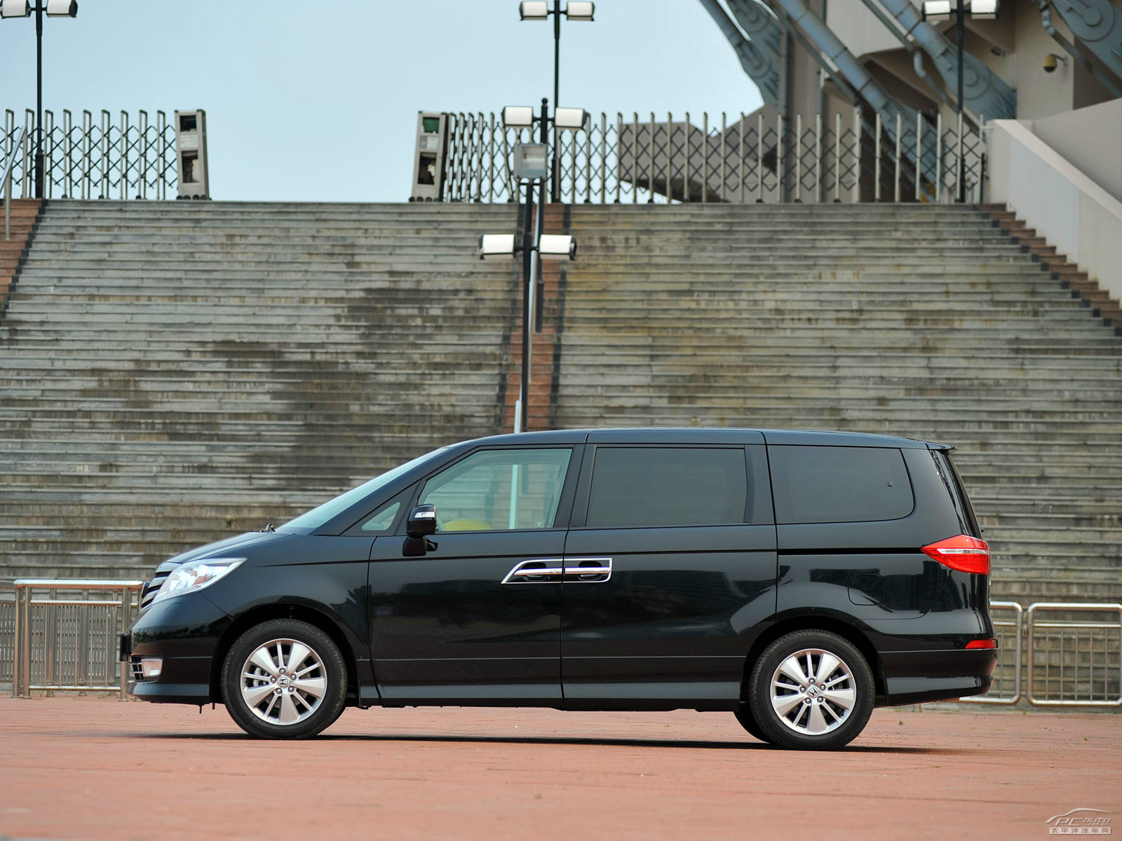 艾力紳外觀高清大圖