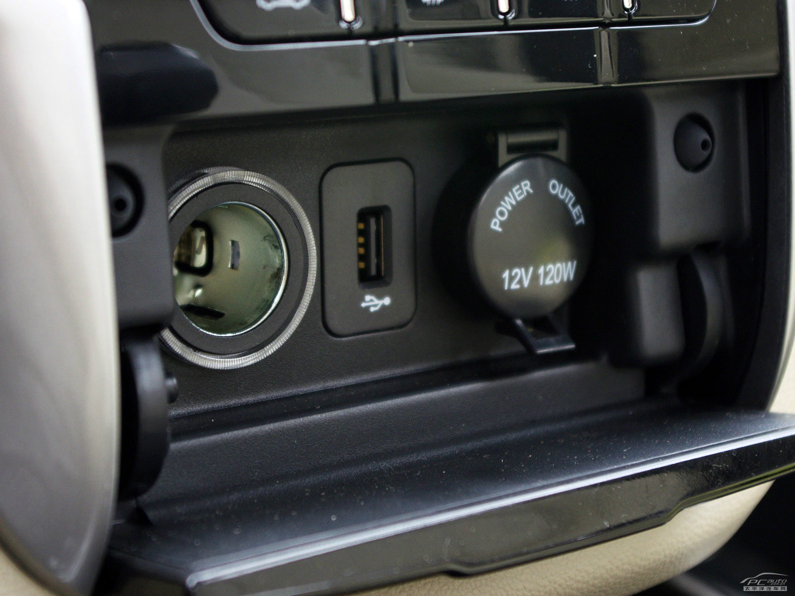 逸動(dòng)經(jīng)典內(nèi)飾高清大圖