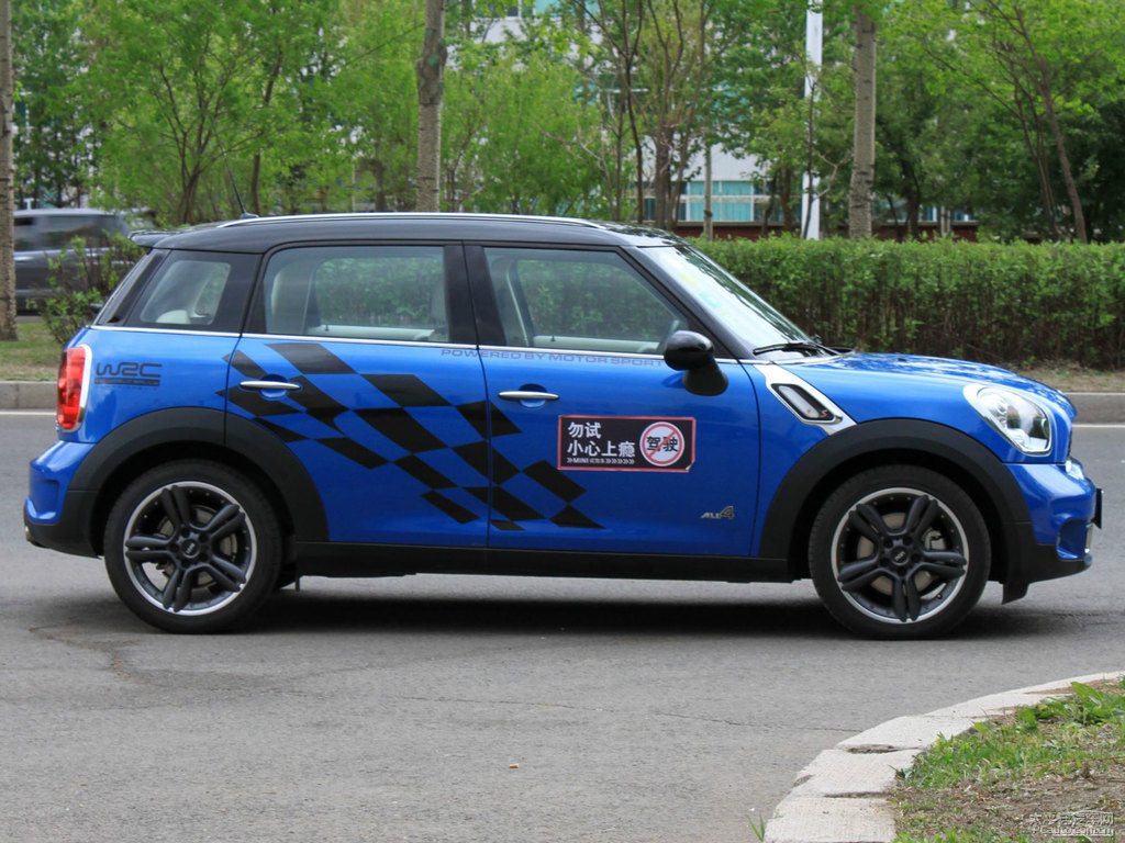 {(ln)ɫMINI COUNTRYMAN܇^^DƬ