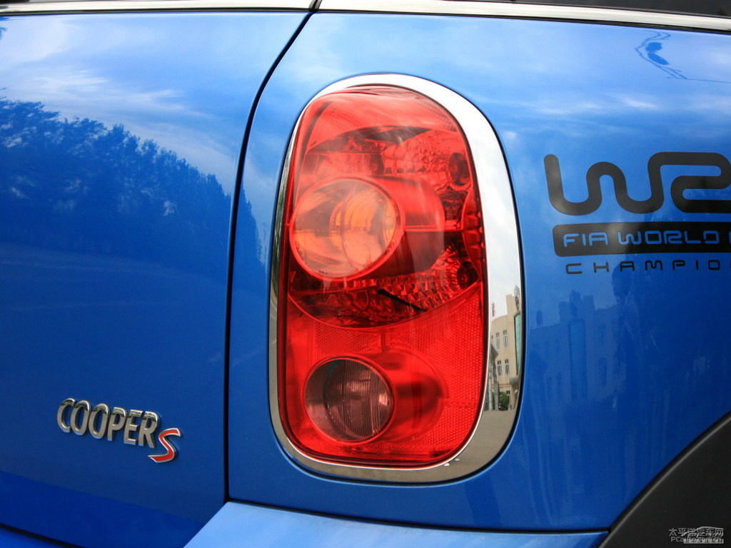 {ɫMINI COUNTRYMAN܇β^DƬ