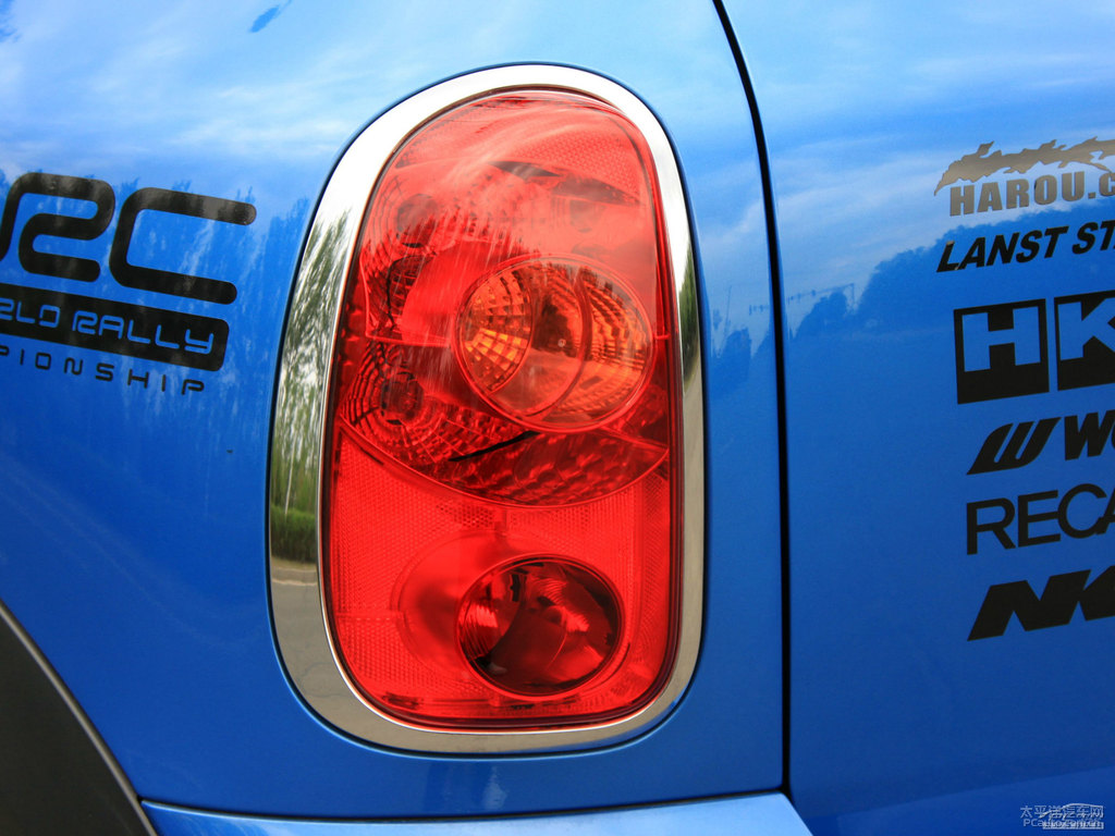 {ɫMINI COUNTRYMAN܇β^DƬ