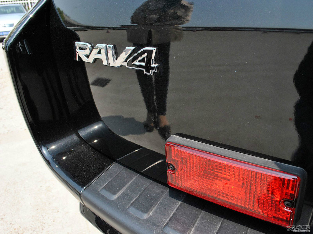 黑云母色RAV4榮放外觀圖片