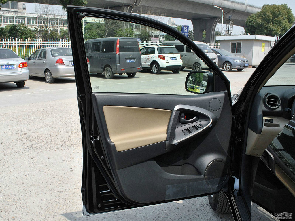 黑云母色RAV4榮放內(nèi)飾圖片