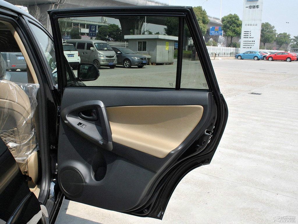 黑云母色RAV4榮放內(nèi)飾圖片