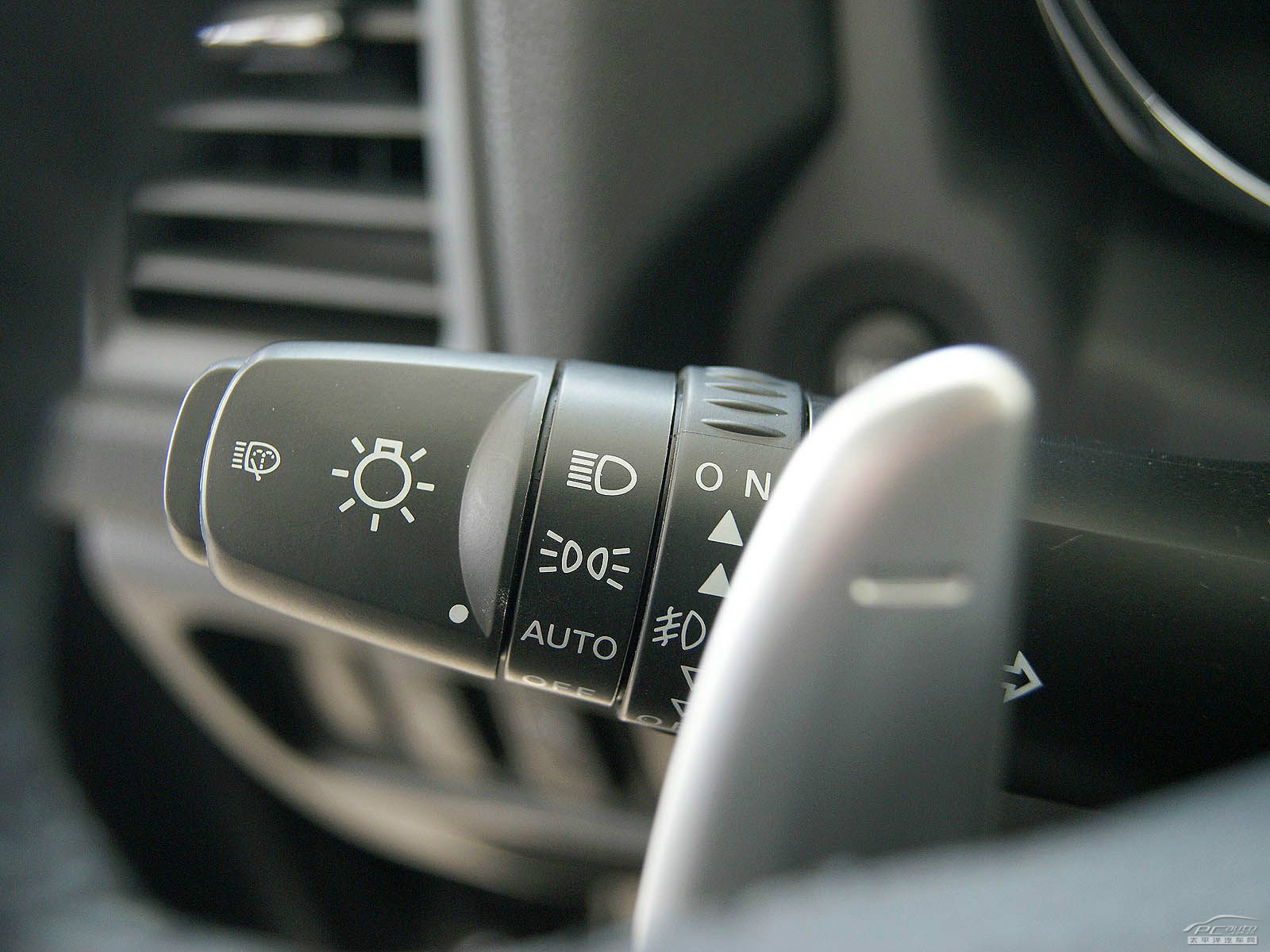 標(biāo)致4008(進(jìn)口)內(nèi)飾高清大圖