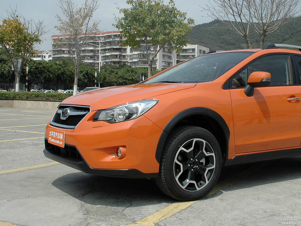 躍動珠光橙斯巴魯XV車頭外觀圖片