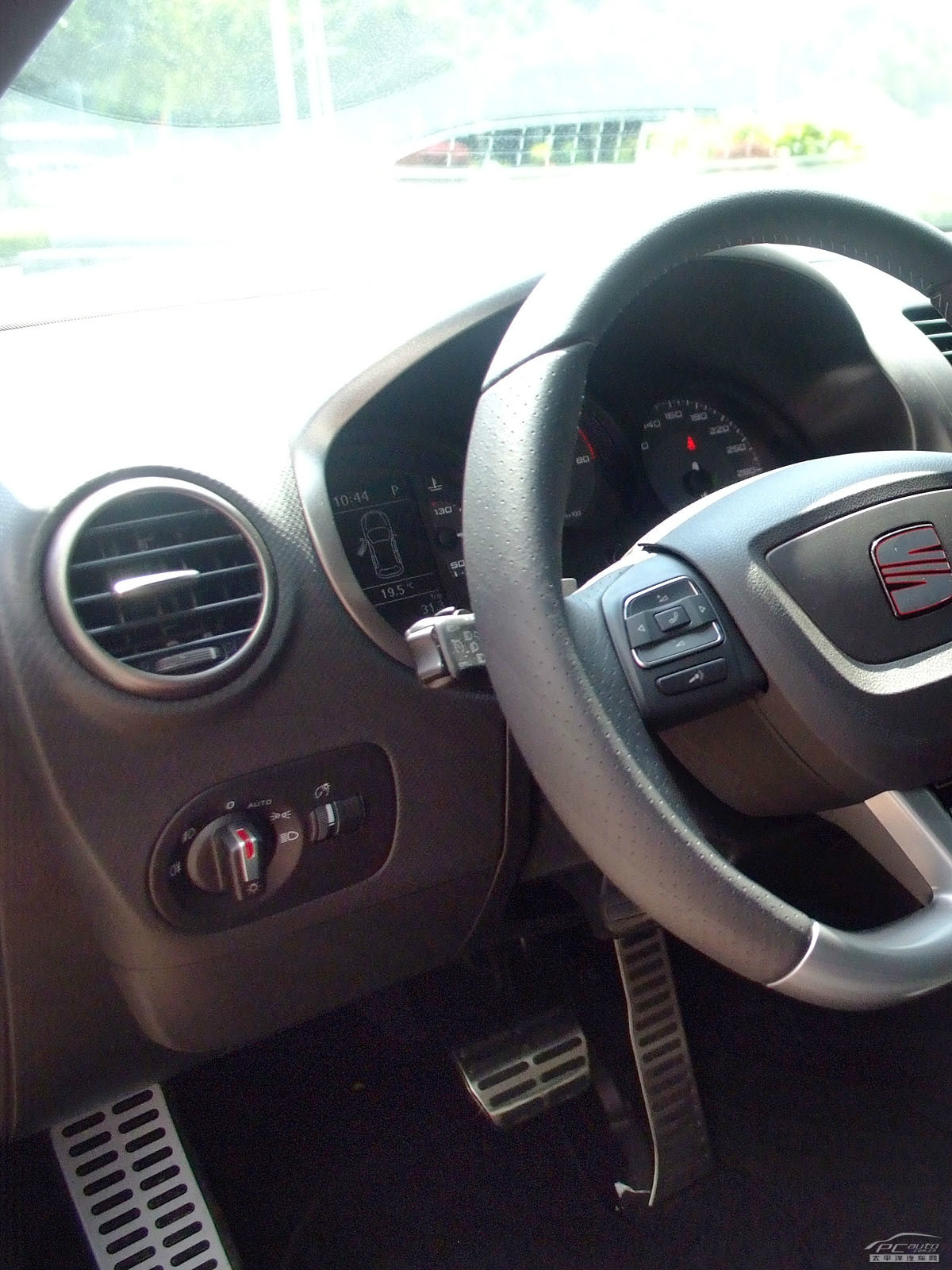 西雅特Leon內(nèi)飾高清大圖