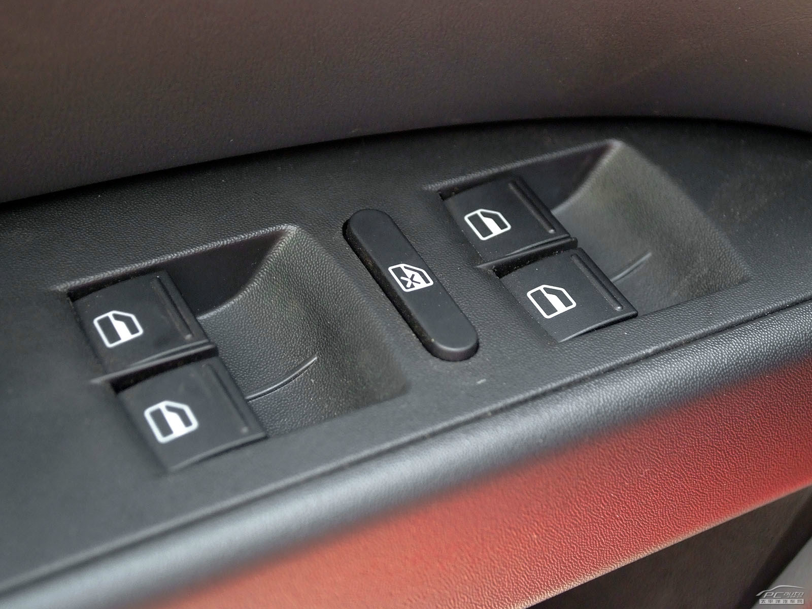 西雅特Leon內(nèi)飾高清大圖