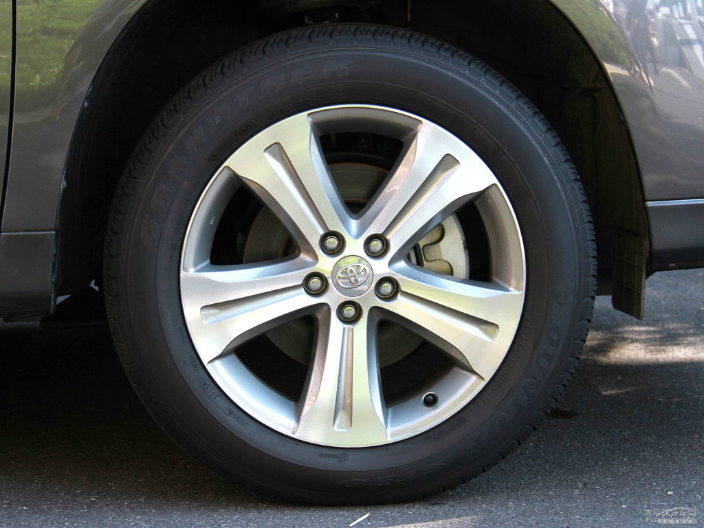 珍珠白漢蘭達(dá)車身外觀圖片
