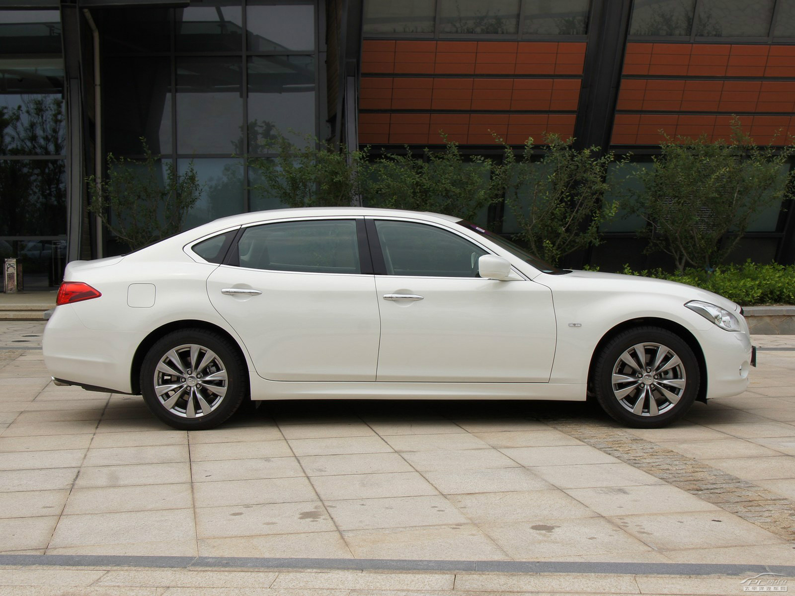 英菲尼迪M外觀高清大圖