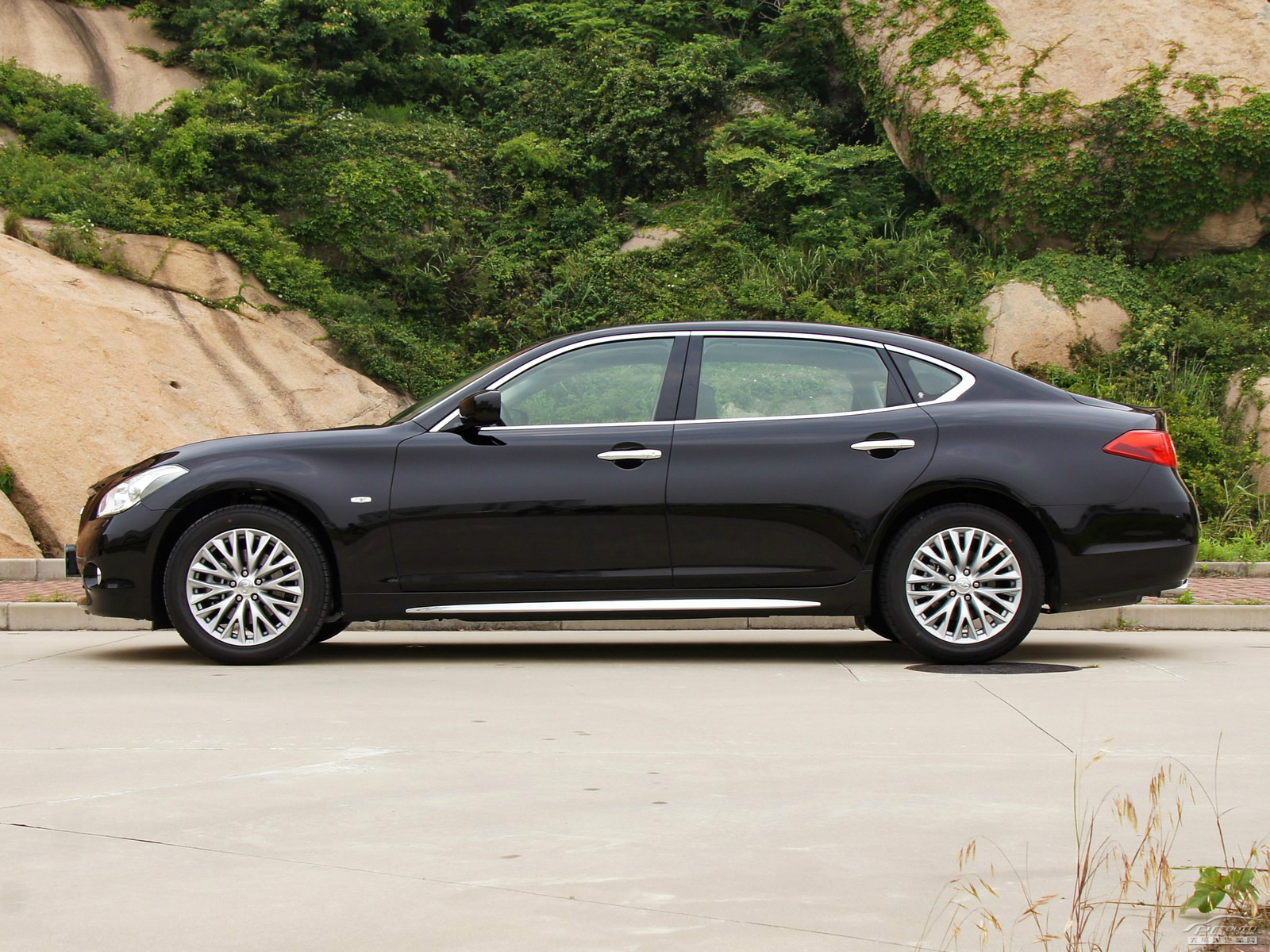 英菲尼迪M外觀高清大圖