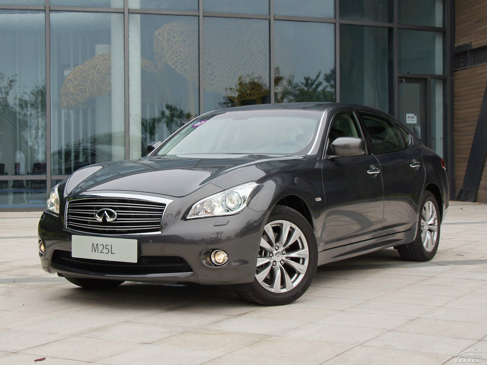 英菲尼迪M外觀高清大圖