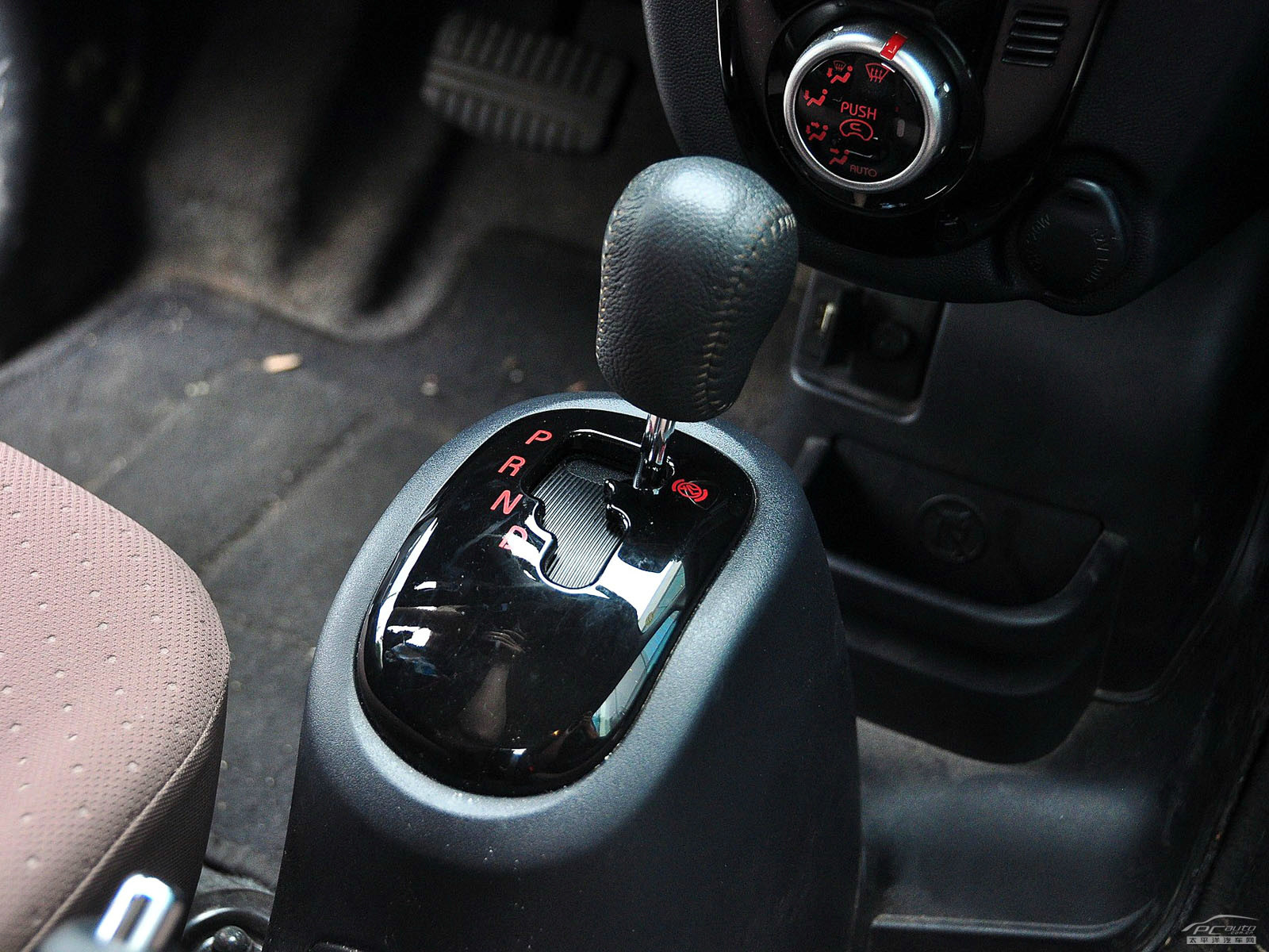 雪鐵龍C-ZERO內(nèi)飾高清大圖