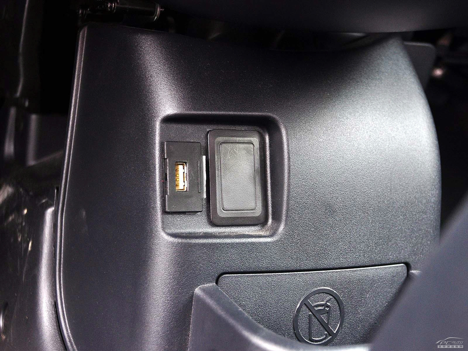 雪鐵龍C-ZERO內(nèi)飾高清大圖