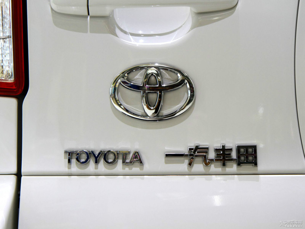 超級白RAV4榮放外觀圖片