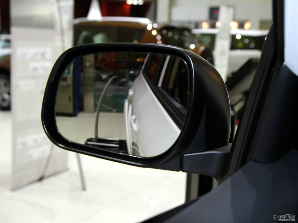 超級白RAV4榮放外觀圖片