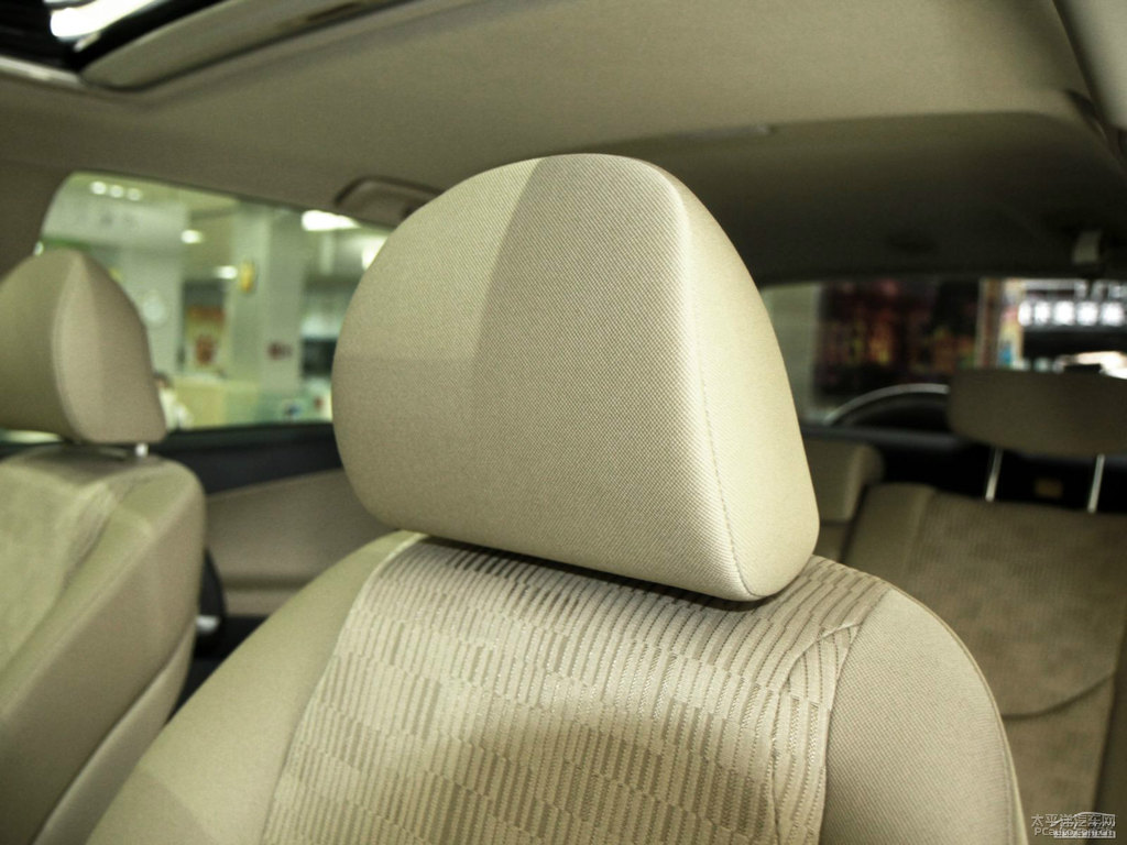超級白RAV4榮放內(nèi)飾圖片