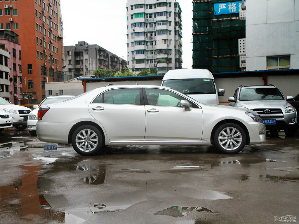 水晶銀皇冠整車外觀外觀圖片