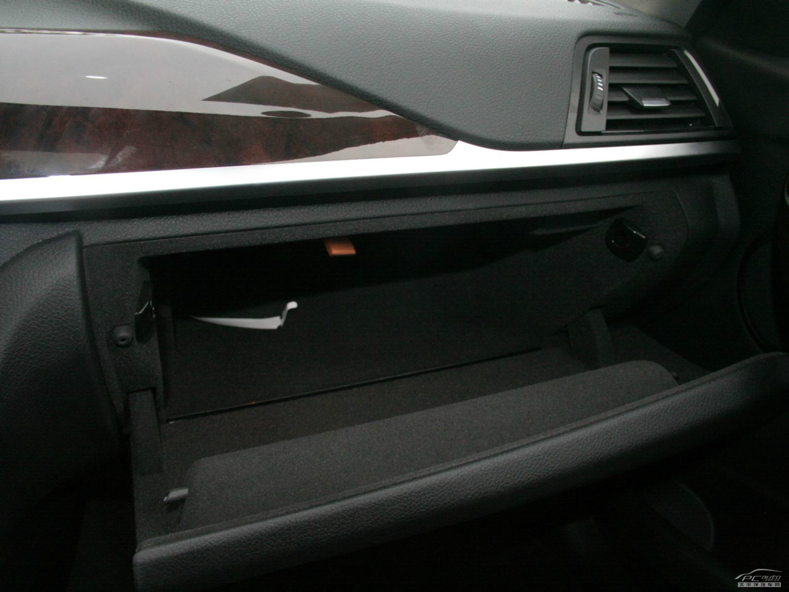 寶馬3系空間高清大圖