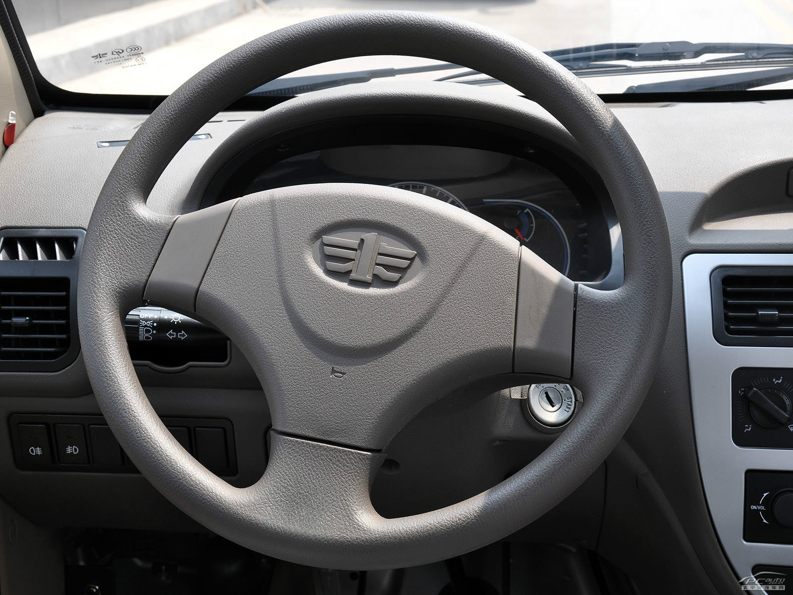 佳寶V70內飾高清大圖